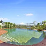 River View Oasis: Spacious 3-Bed House With Pool
