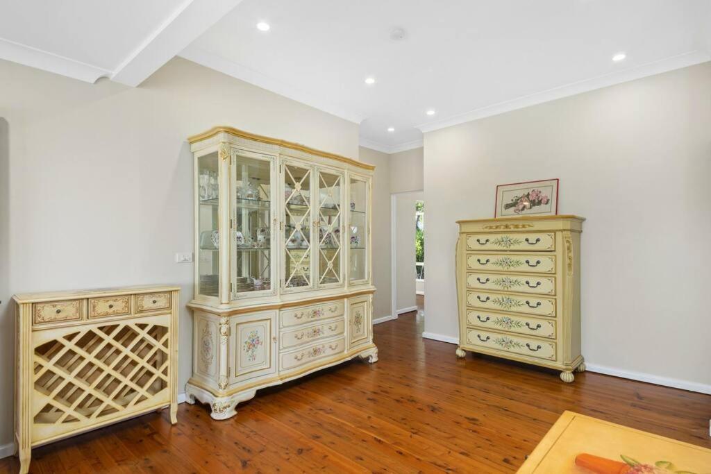 River View Oasis: Spacious 3-bed House With Pool * Sydney
